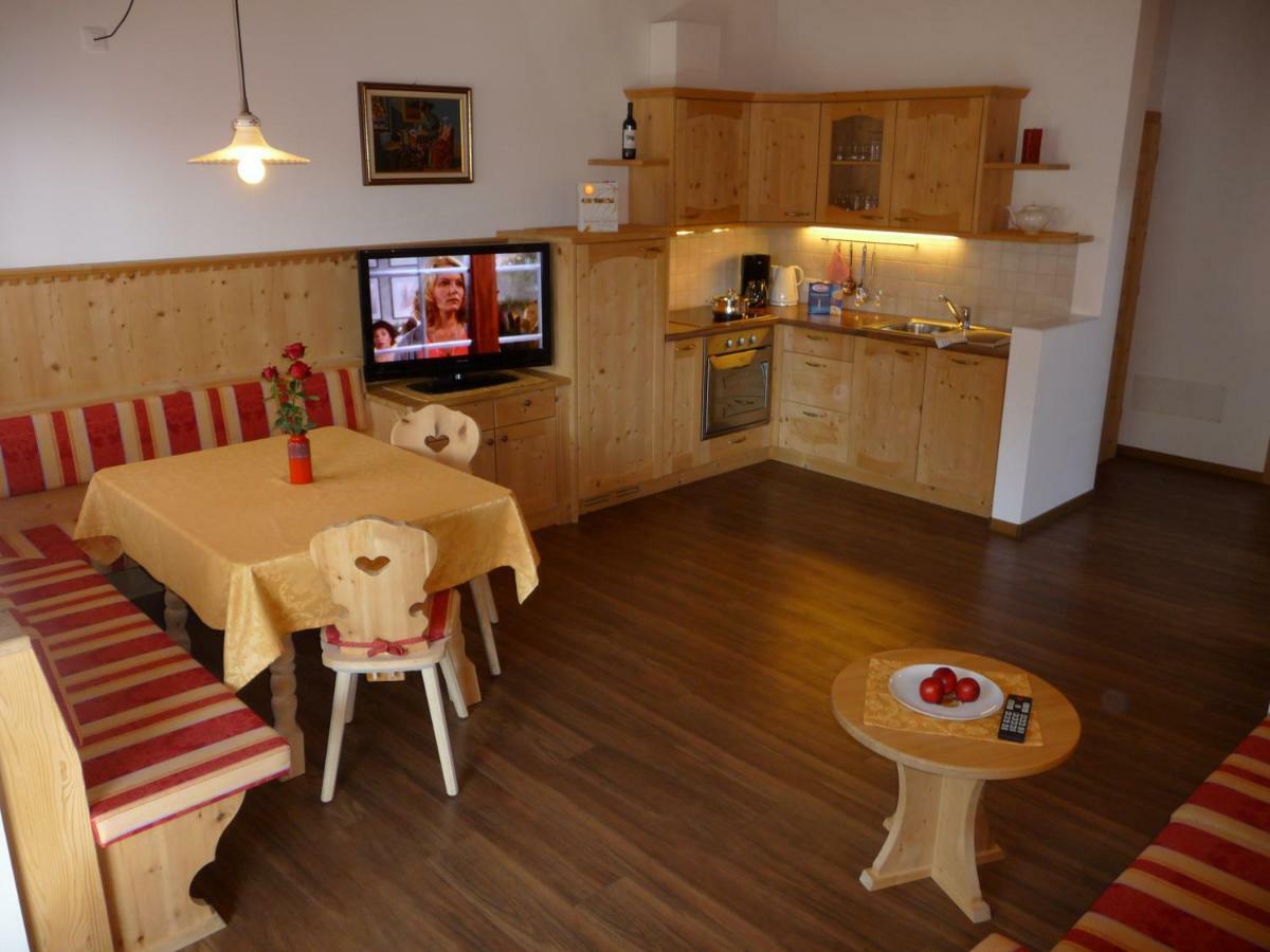 Ferienwohnungen Obermoarhof Algund Buitenkant foto