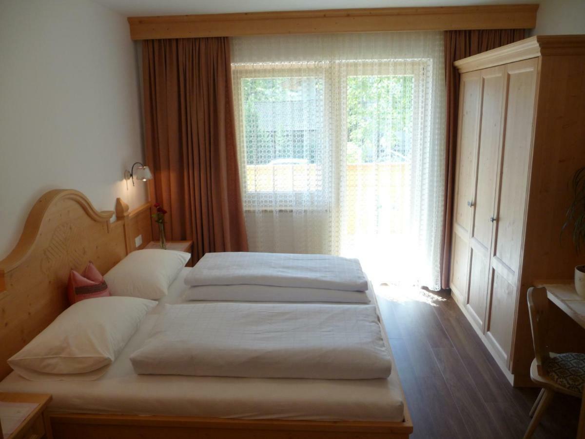 Ferienwohnungen Obermoarhof Algund Buitenkant foto